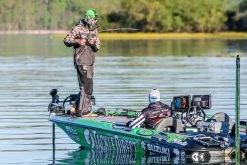 Abu Garcia Adrian Avenas Fantasista Premier/REVO4 STX LH Spinnerbait Combo -Fishing Gear Store adrian avenas abu garcia fnpc610 6 revo4 stx l spinnerbait casting combo 36499.1651242872